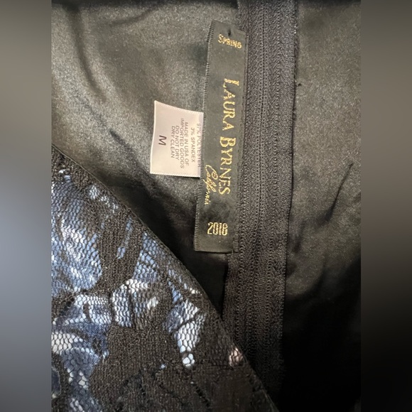 Pinup Girl Clothing Laura Byrnes Design Isabella Dress in Blue Roses in Size M - Picture 5 of 6